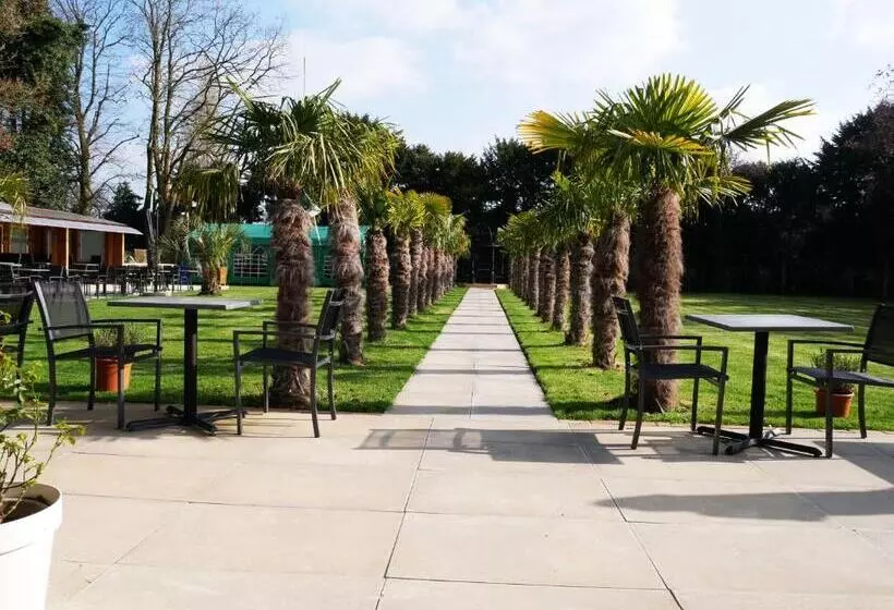 فندق Westone Manor