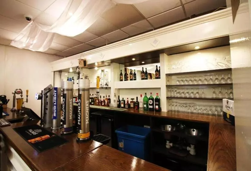 فندق Westone Manor