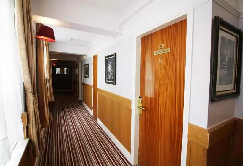 فندق Westone Manor