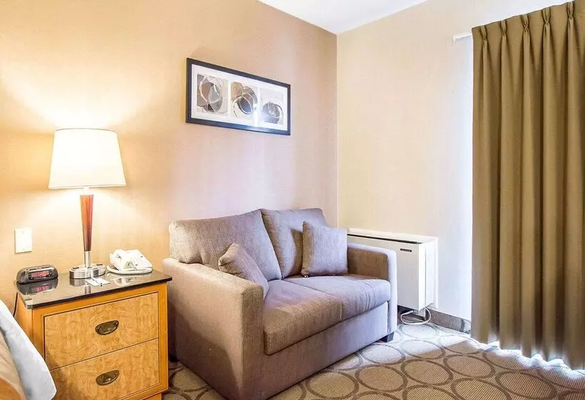 Отель Comfort Inn Kirkland Lake