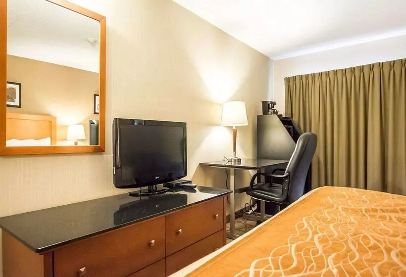 Отель Comfort Inn Kirkland Lake