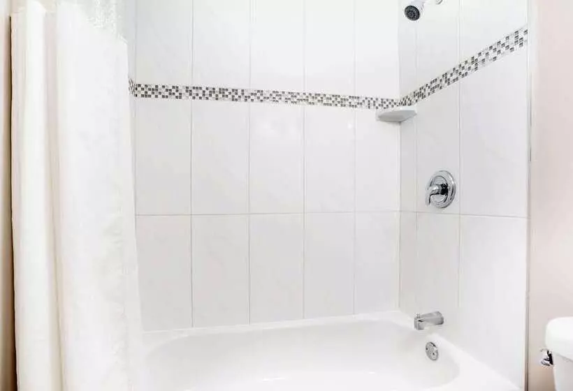 호텔 Howard Johnson By Wyndham Downtown Kamloops