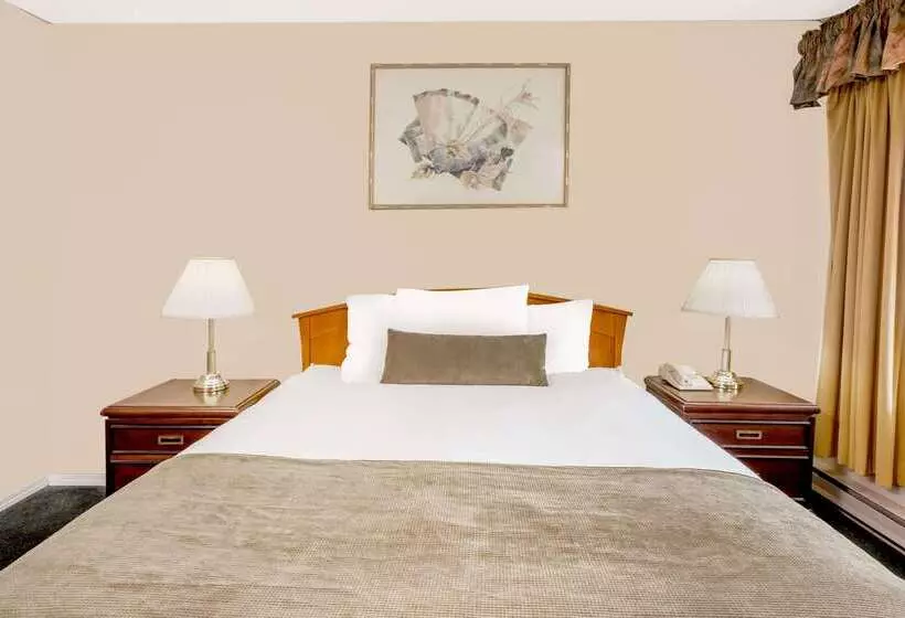 호텔 Howard Johnson By Wyndham Downtown Kamloops