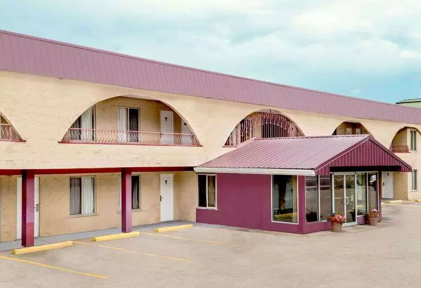 호텔 Howard Johnson By Wyndham Downtown Kamloops