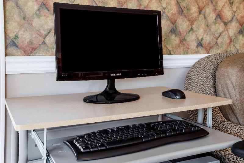 هتل Howard Johnson By Wyndham Downtown Kamloops