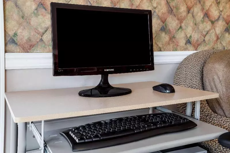 호텔 Howard Johnson By Wyndham Downtown Kamloops