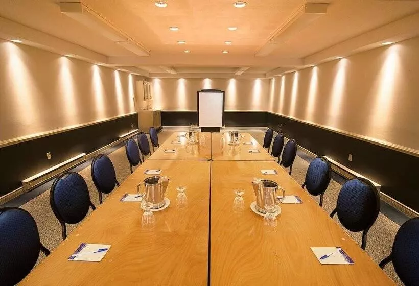 בית מלון כפרי Maritime Inn Port Hawkesbury