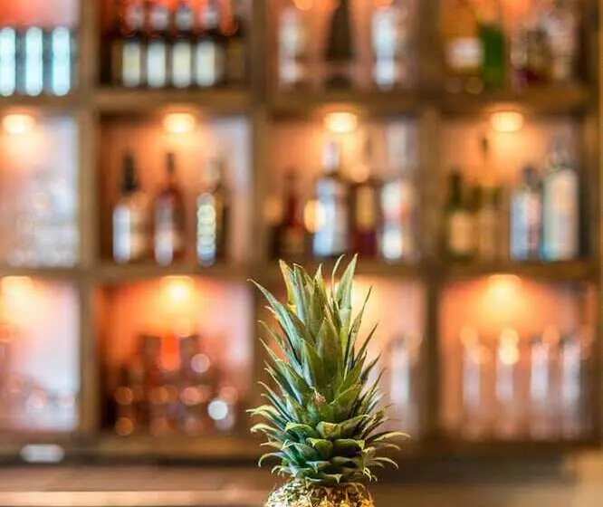 Отель De Paris Montreal