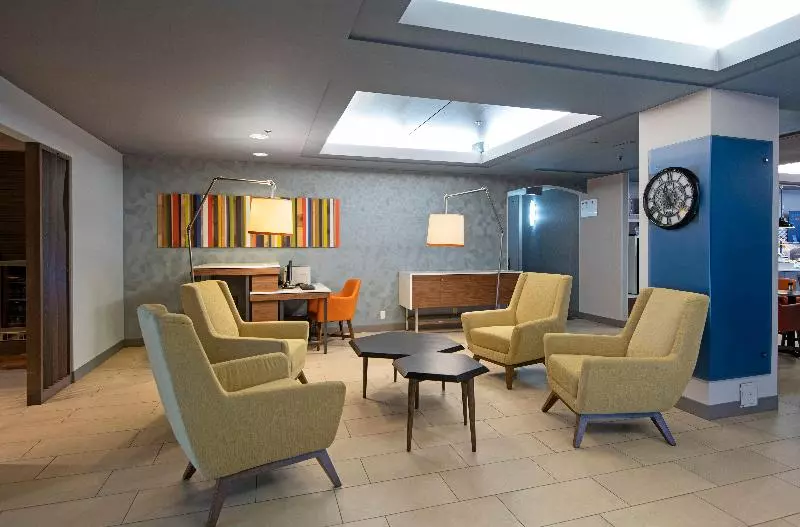 Отель Holiday Inn Express Kamloops, An Ihg