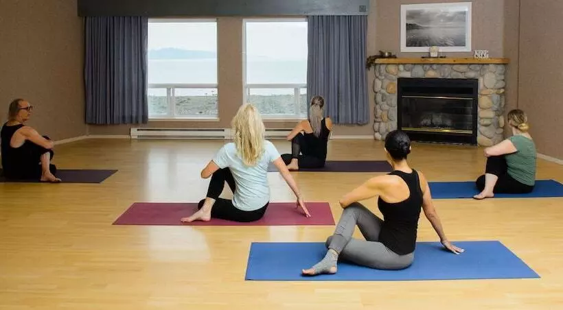 Отель Kingfisher Pacific Resort & Spa