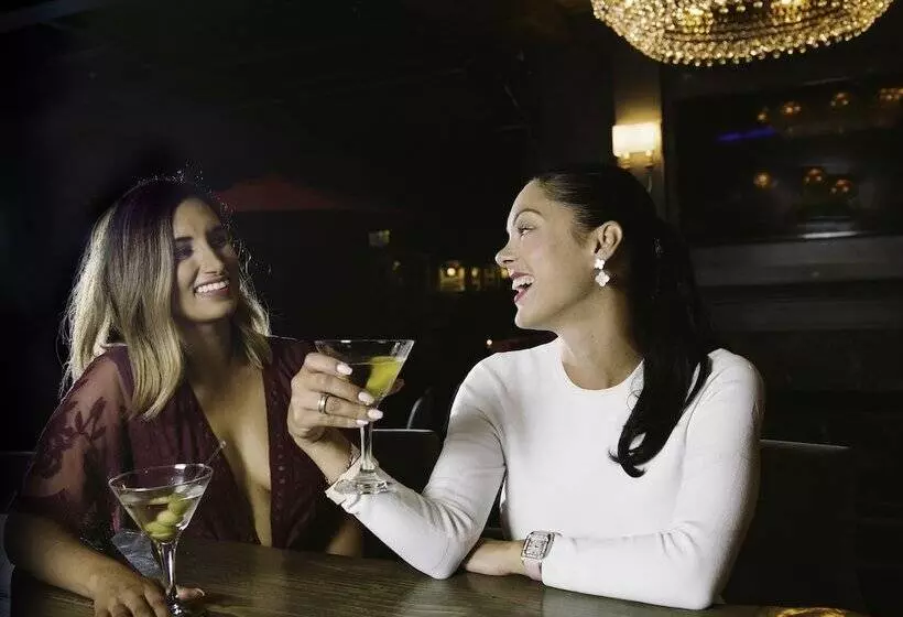 Отель Kingfisher Pacific Resort & Spa