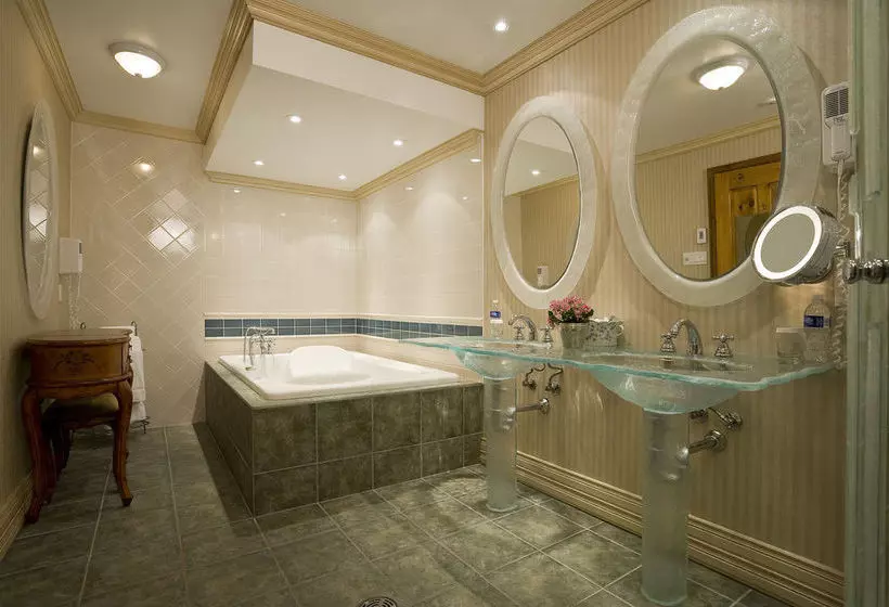 호텔 Hôtel Les Trois Tilleuls