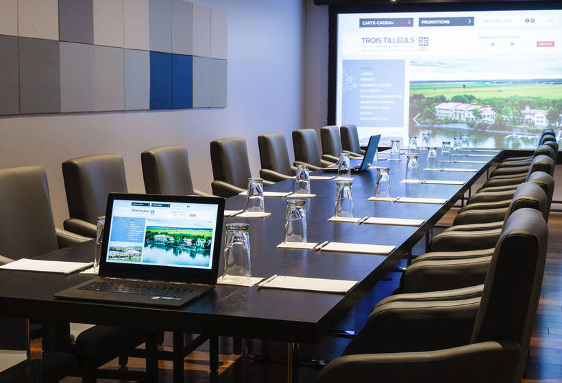 ホテル Hôtel Les Trois Tilleuls