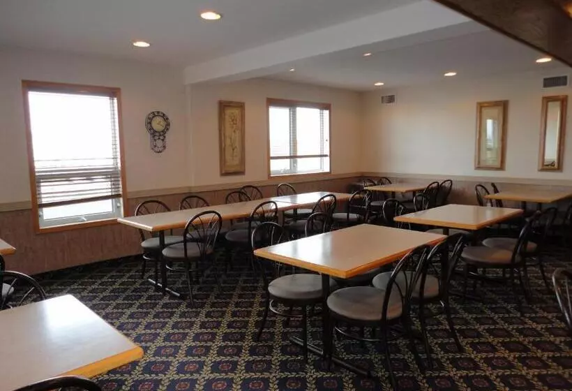 Отель Perfect Inns & Suites