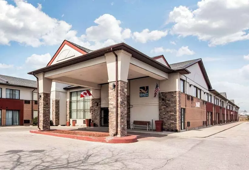 호텔 Quality Inn & Suites 5585 Ambler Drive Mississauga Ontario