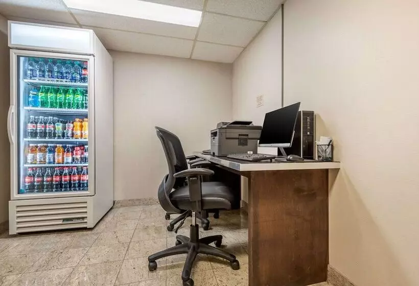 호텔 Quality Inn & Suites 5585 Ambler Drive Mississauga Ontario