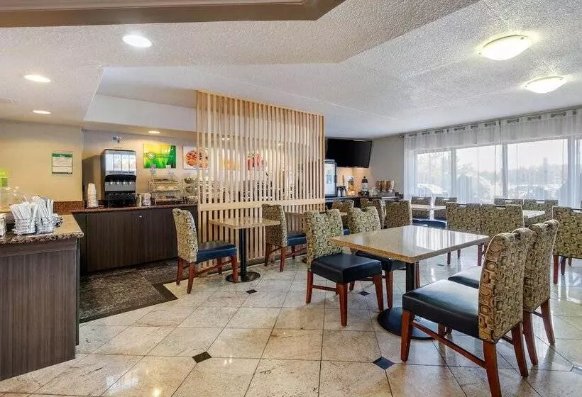 호텔 Quality Inn & Suites 5585 Ambler Drive Mississauga Ontario