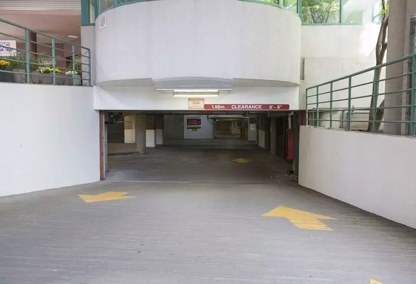 Отель Rosedale On Robson Suite