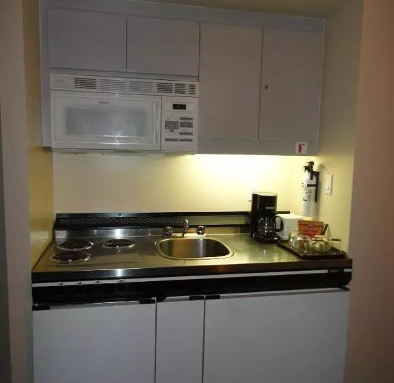 Отель Rosedale On Robson Suite