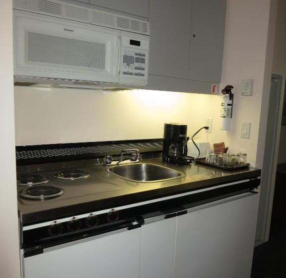 هتل Rosedale On Robson Suite