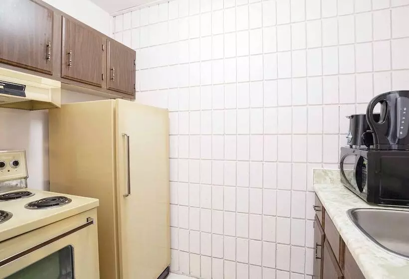 בית מלון כפרי Sandman Inn Mcbride