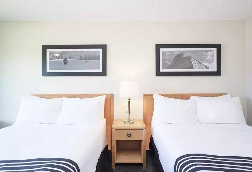 בית מלון כפרי Sandman Inn Mcbride