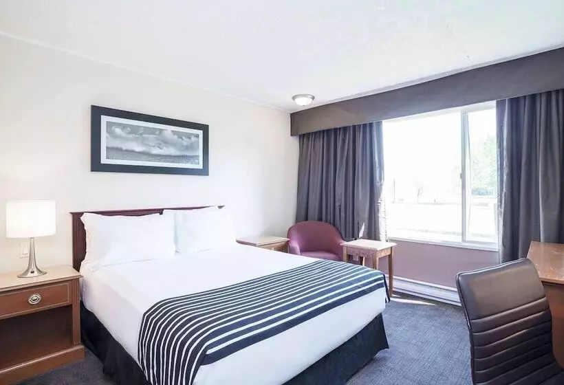 בית מלון כפרי Sandman Inn Mcbride