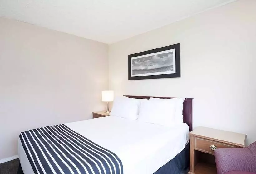 בית מלון כפרי Sandman Inn Mcbride