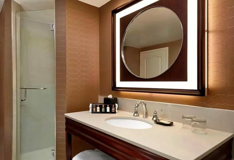 בית מלון כפרי Sheraton Suites Calgary Eau Claire