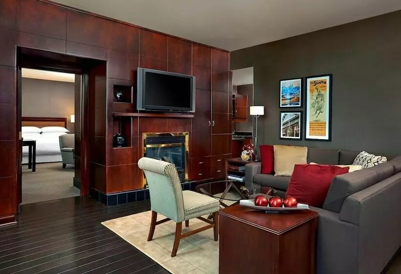בית מלון כפרי Sheraton Suites Calgary Eau Claire