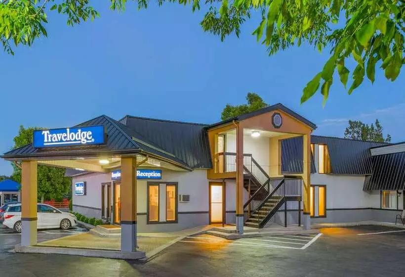 호텔 Travelodge By Wyndham Gananoque