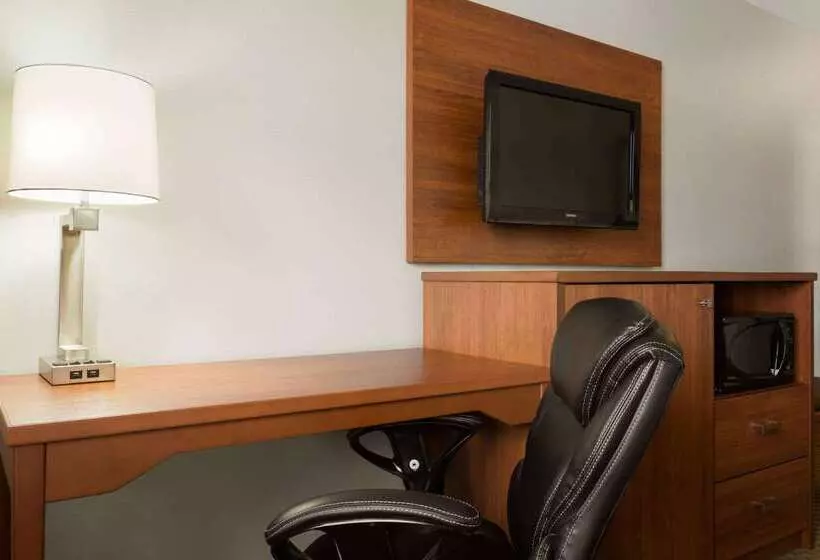 酒店 Travelodge By Wyndham Windsor