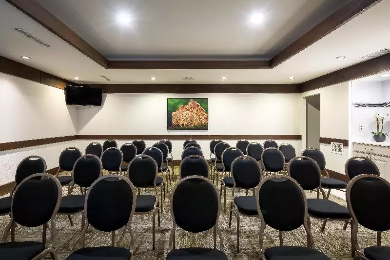 레지던스 Blackcomb Springs Suites By Clique