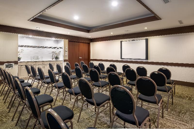 اقامتگاه Blackcomb Springs Suites By Clique