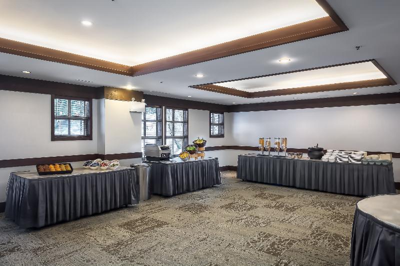 اقامتگاه Blackcomb Springs Suites By Clique