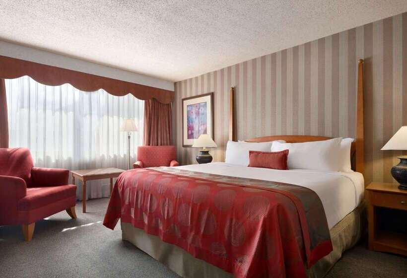 استراحتگاه Ramada Plaza By Wyndham Regina Downtown