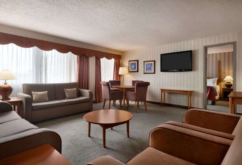 استراحتگاه Ramada Plaza By Wyndham Regina Downtown