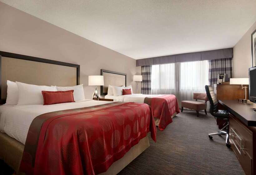استراحتگاه Ramada Plaza By Wyndham Regina Downtown
