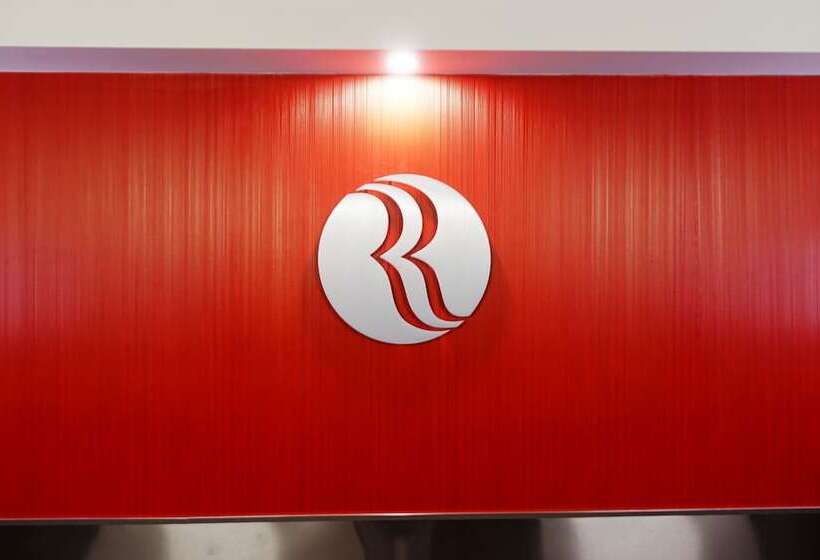 استراحتگاه Ramada Plaza By Wyndham Regina Downtown