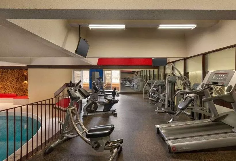 渡假胜地  Ramada Plaza By Wyndham Regina Downtown