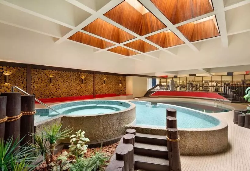 渡假胜地  Ramada Plaza By Wyndham Regina Downtown