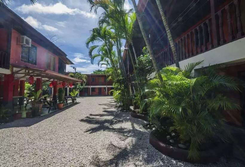 Отель Blue Iguana