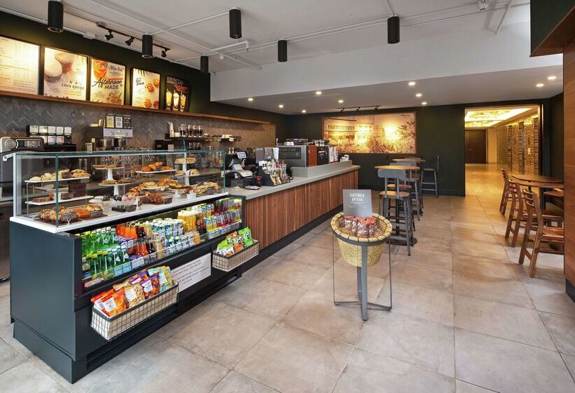 فندق Doubletree By Hilton Toronto Airport