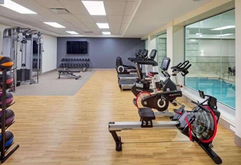 فندق Doubletree By Hilton Toronto Airport