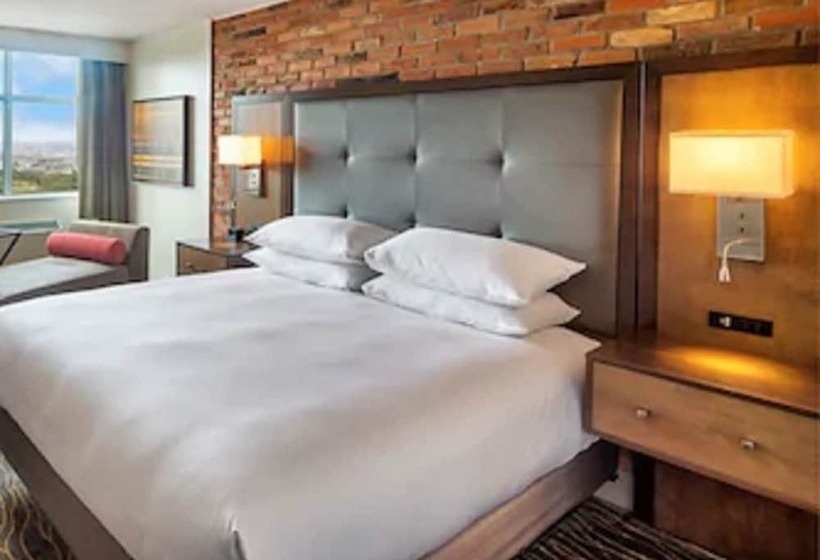 فندق Doubletree By Hilton Toronto Airport