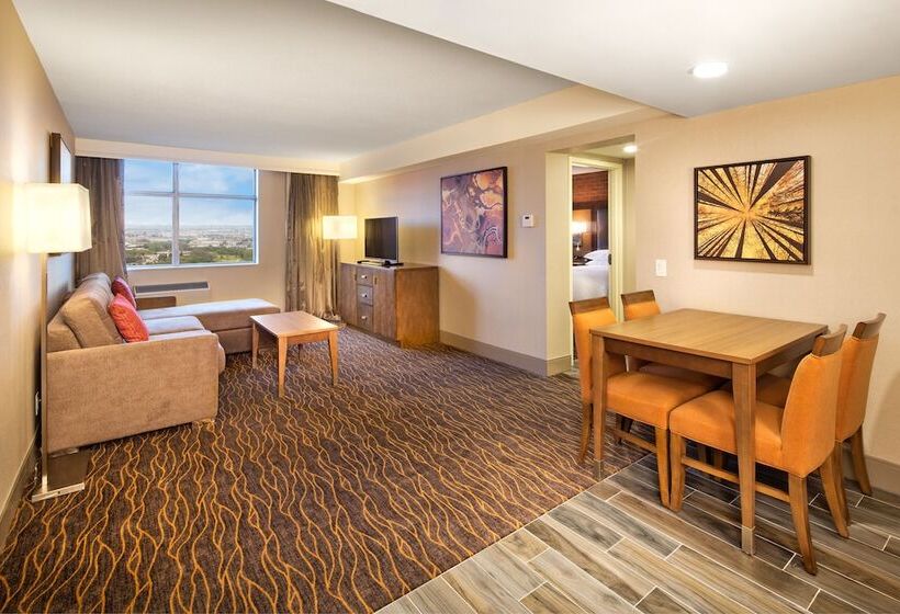 فندق Doubletree By Hilton Toronto Airport