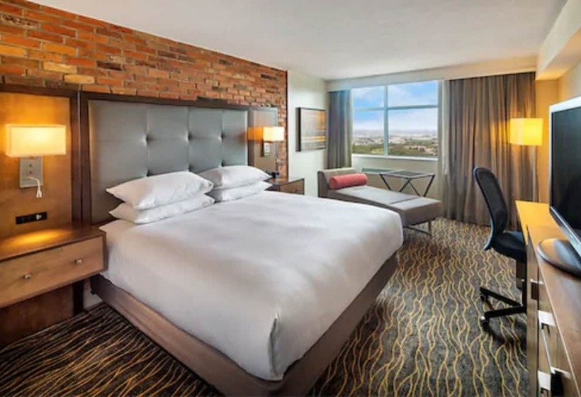 فندق Doubletree By Hilton Toronto Airport