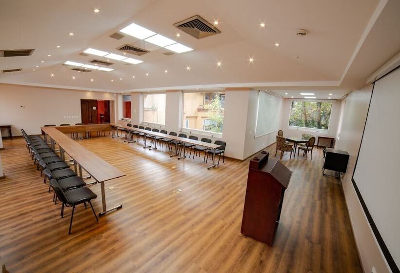 هتل Porton Bogota