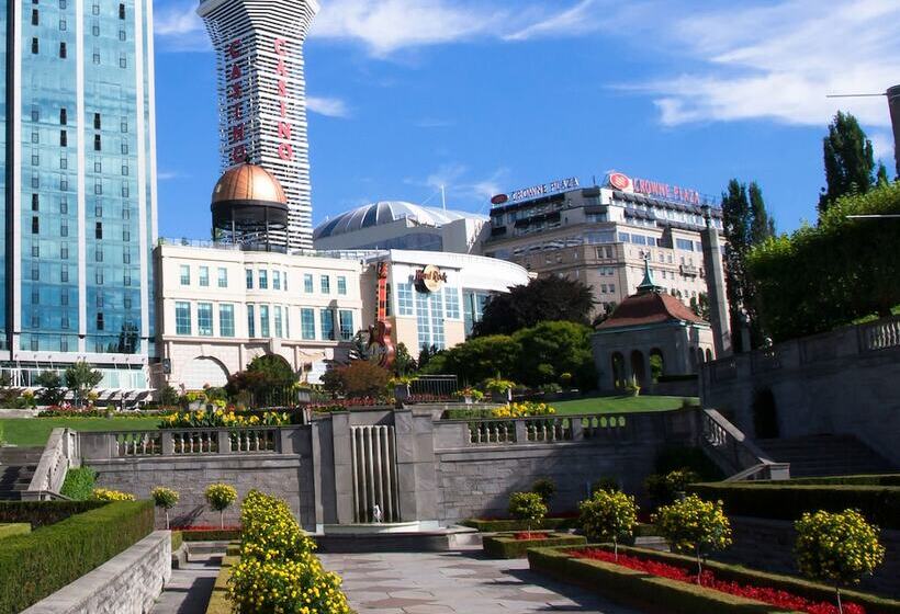 Skyline Hotel & Waterpark