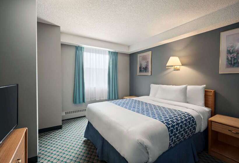 هتل Travelodge By Wyndham Edmonton Airport